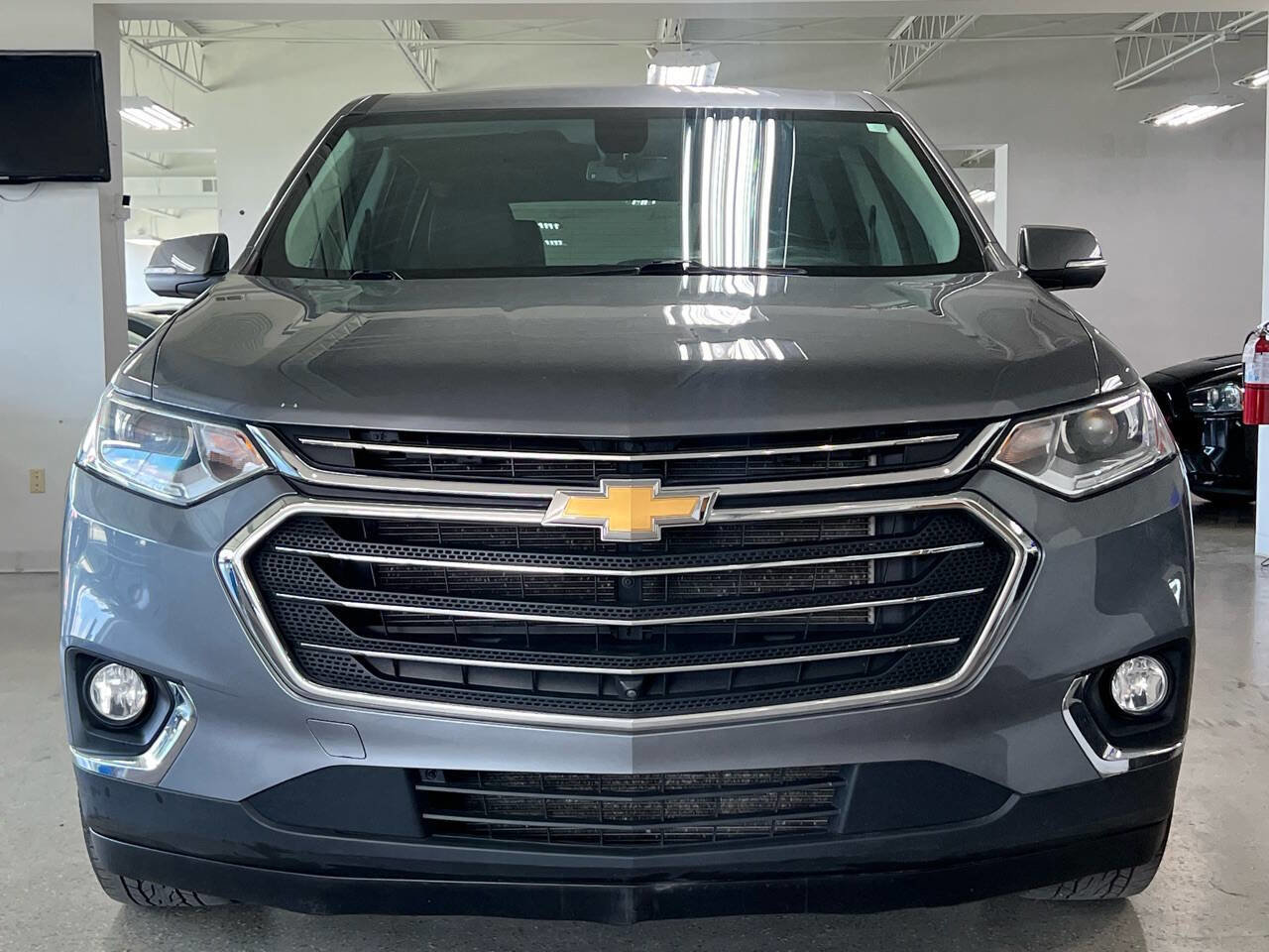 Used 2021 Chevrolet Traverse LT w/ LT Premium Package image 3