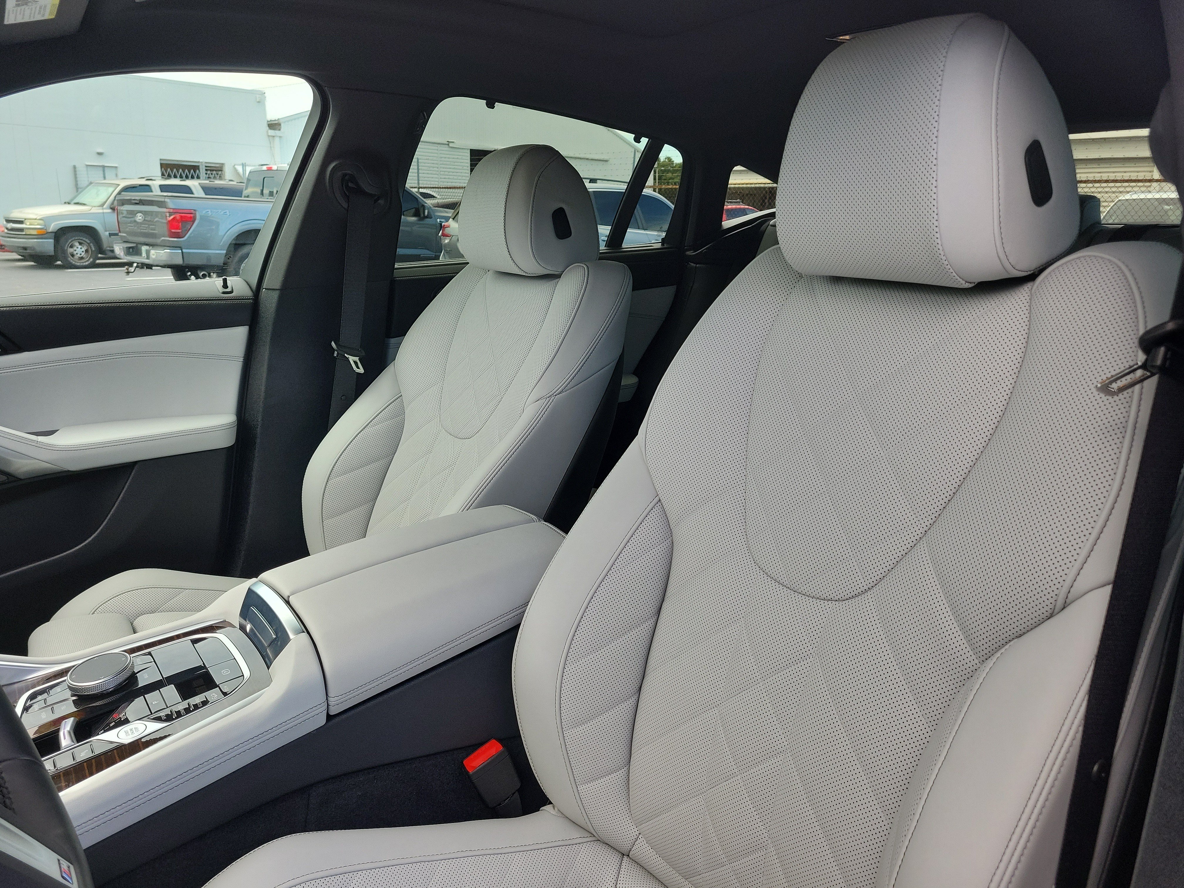 Used 2026 BMW X6 xDrive40i w/ Premium Package AWD/4WD image 23