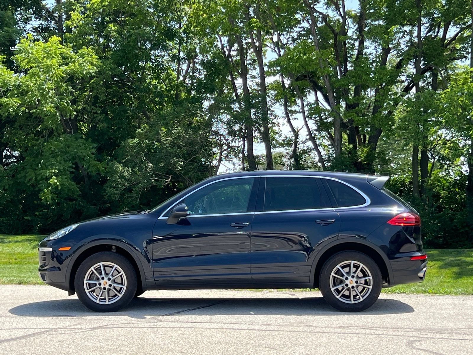 Used 2016 Porsche Cayenne AWD/4WD image 2