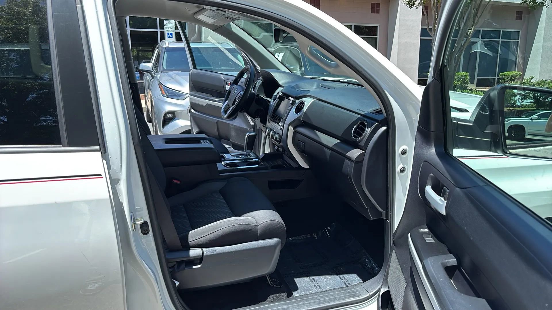 Used 2020 Toyota Tundra SR5 w/ SR5 Upgrade Package image 17