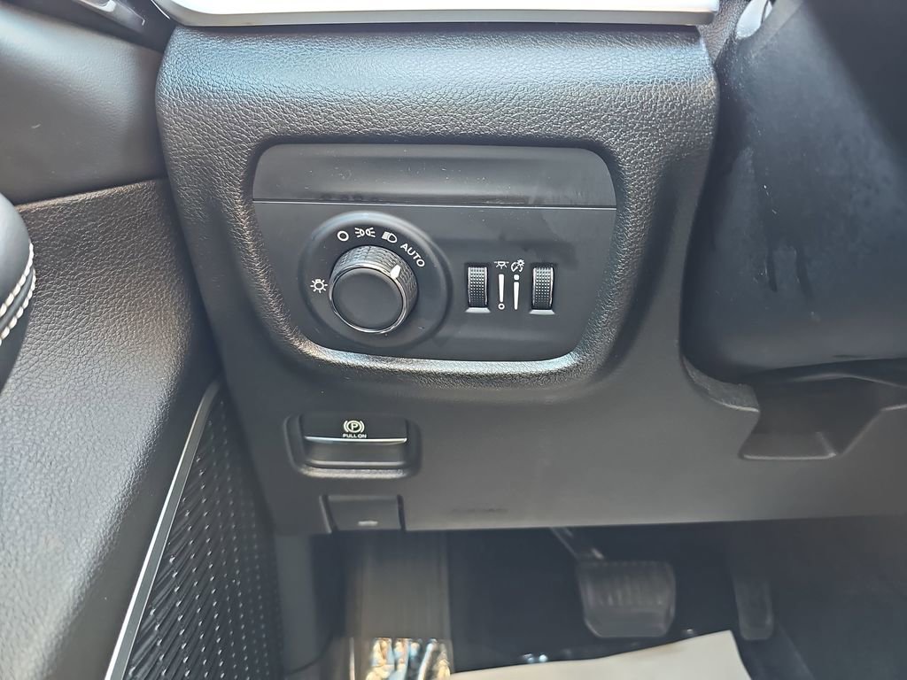 Used 2021 Jeep Grand Cherokee L Laredo w/ Luxury Tech Group I image 30