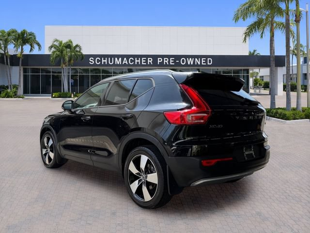 Used 2020 Volvo XC40 T4 Momentum FWD image 5