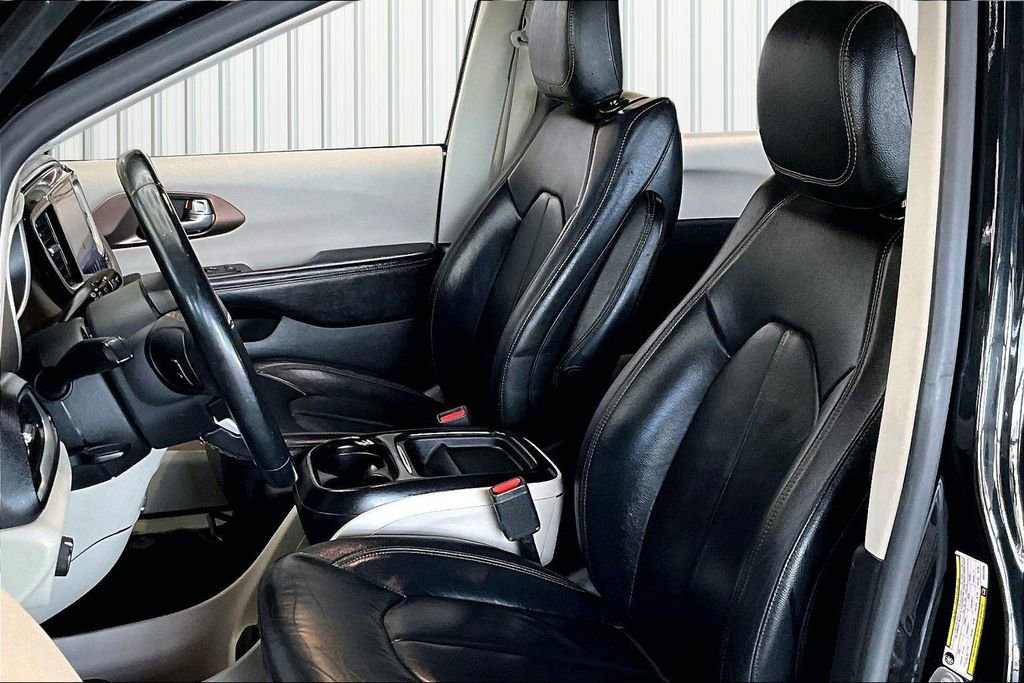 Used 2017 Chrysler Pacifica Touring-L image 20