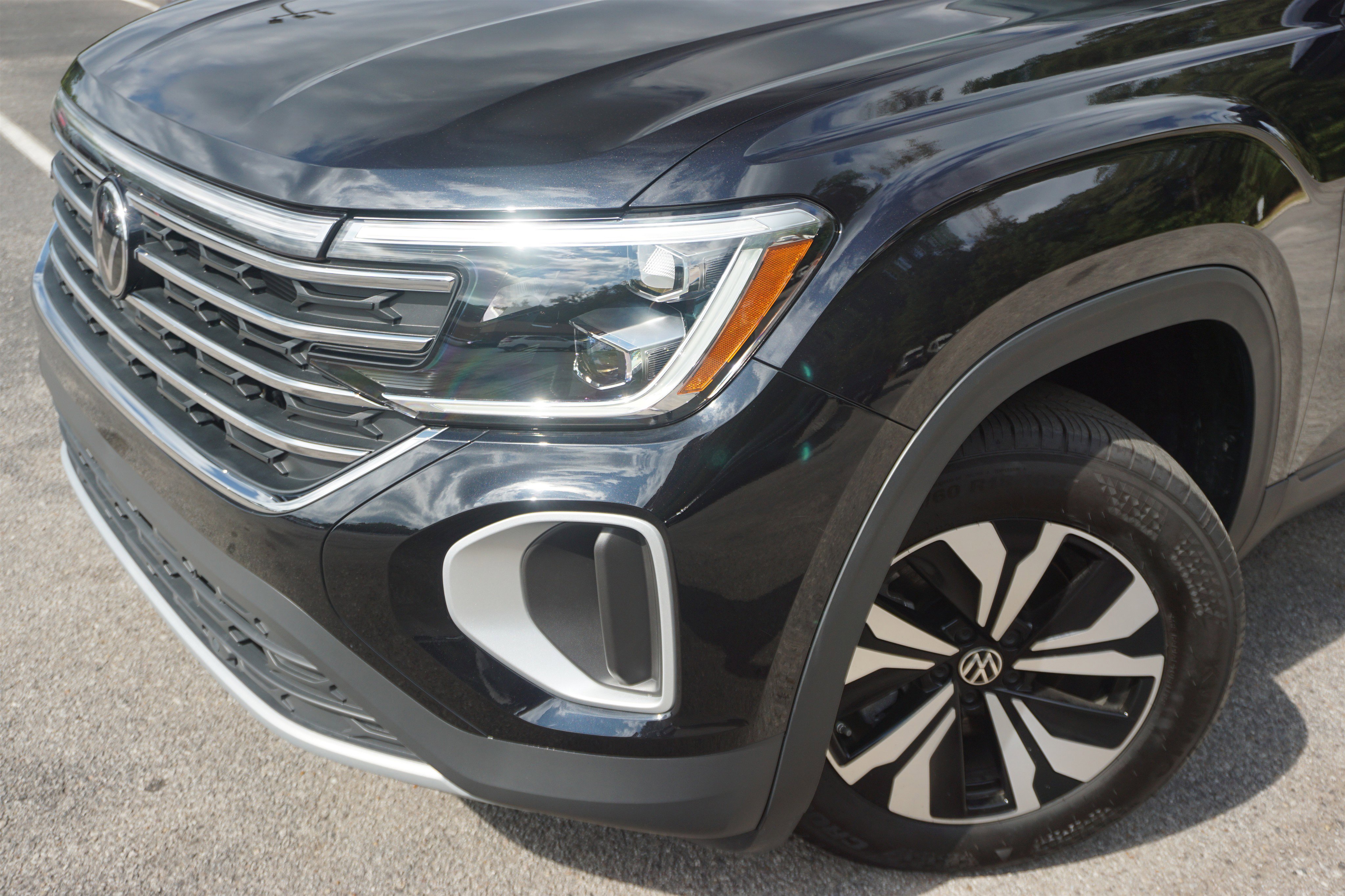 Used 2025 Volkswagen Atlas SE image 13