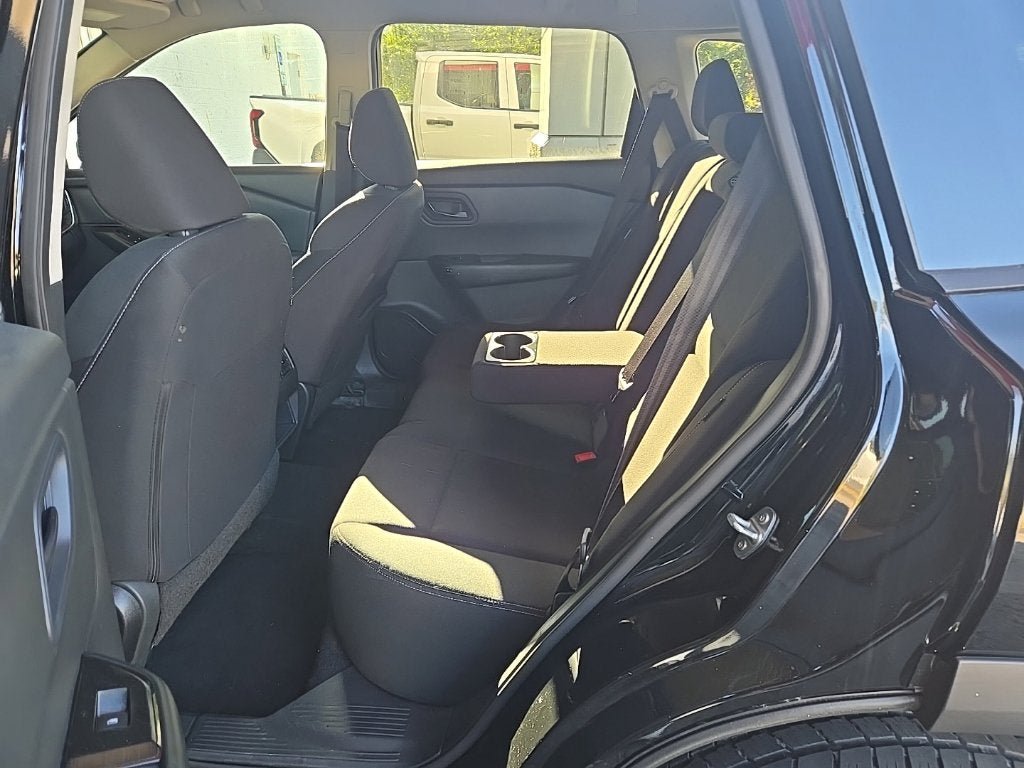 Used 2024 Nissan Rogue S FWD image 10
