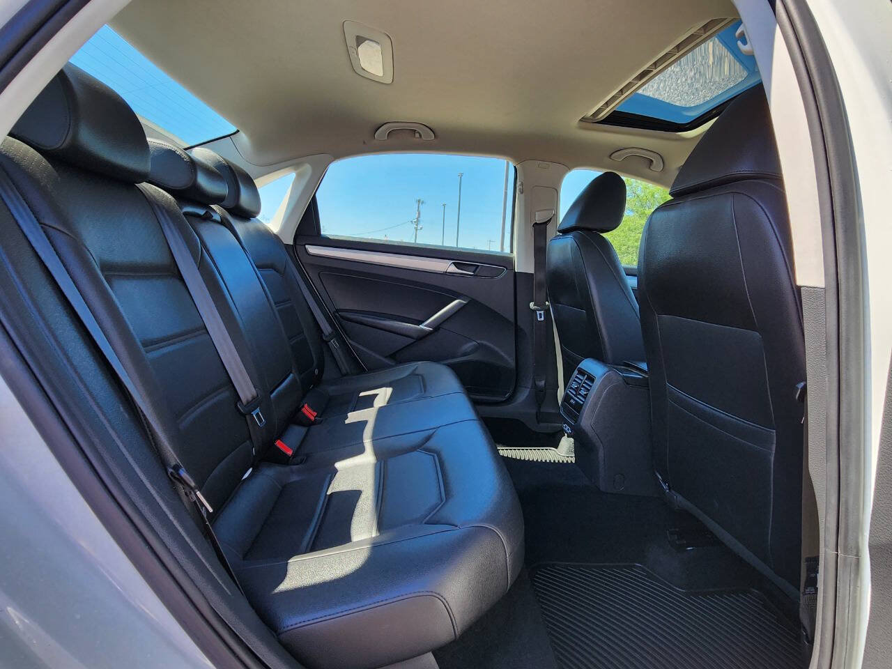 Used 2019 Volkswagen Passat 2.0T Wolfsburg w/ Wheels & Sunroof Package FWD image 13