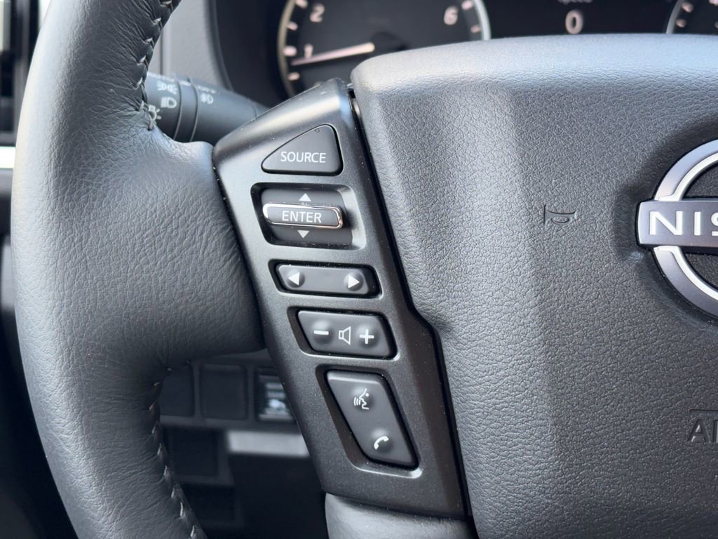 Used 2025 Nissan Frontier SV w/ SV Convenience Package image 12