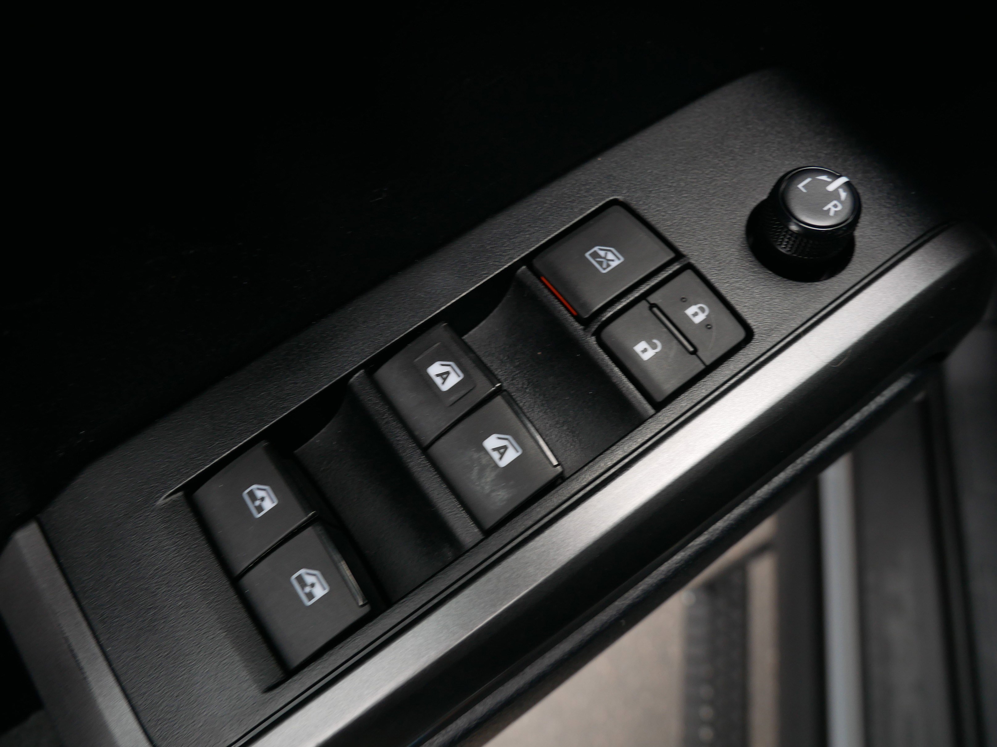 Used 2019 Toyota Tacoma TRD Sport image 19