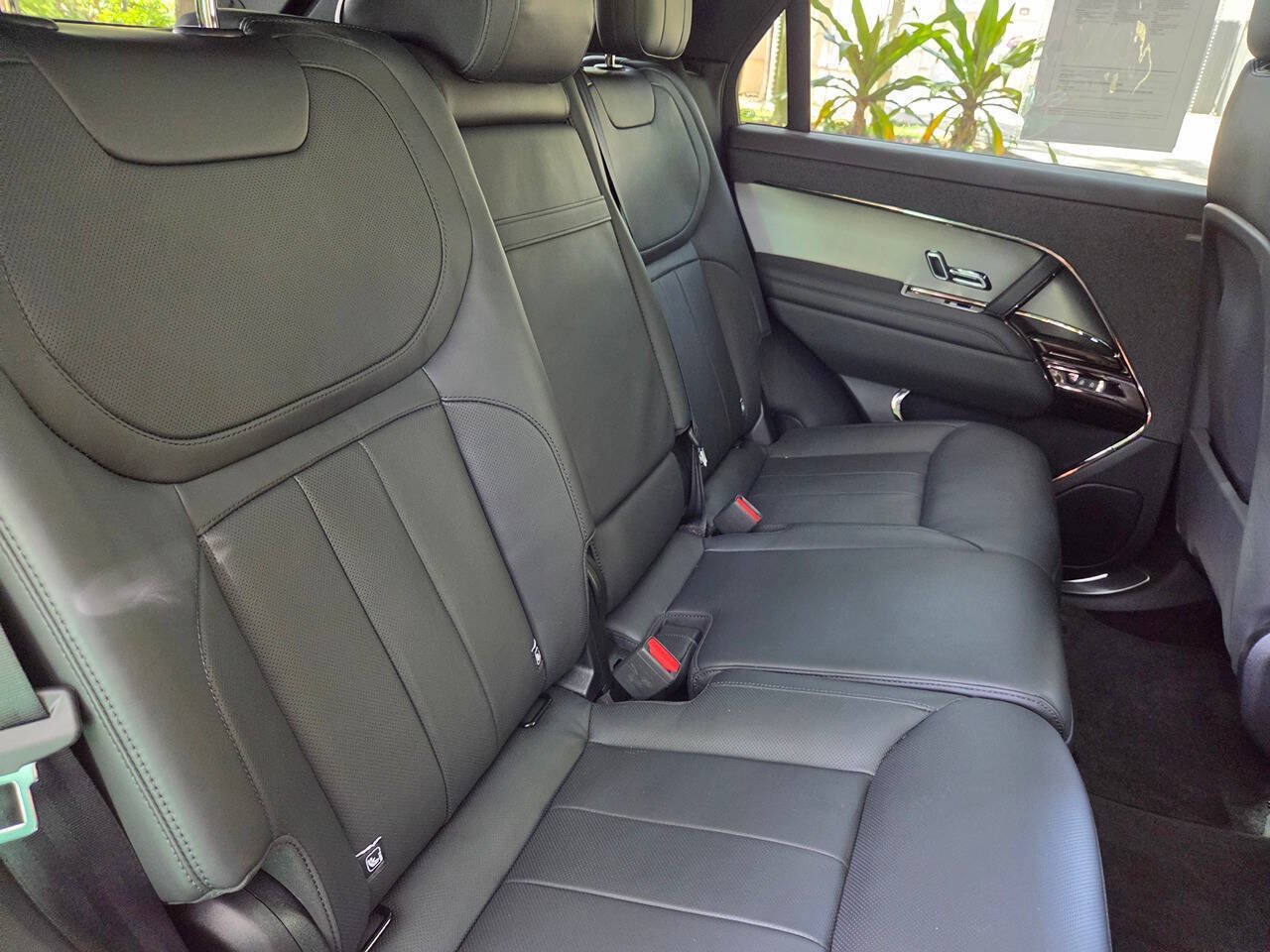 Used 2025 Land Rover Range Rover Sport SE AWD/4WD image 11