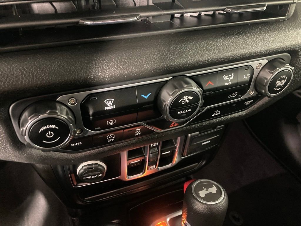 Used 2025 Jeep Wrangler Sport S image 9