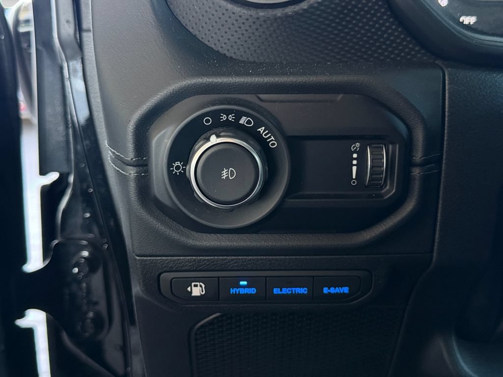 Used 2024 Jeep Wrangler Unlimited Rubicon 4xe AWD/4WD image 24