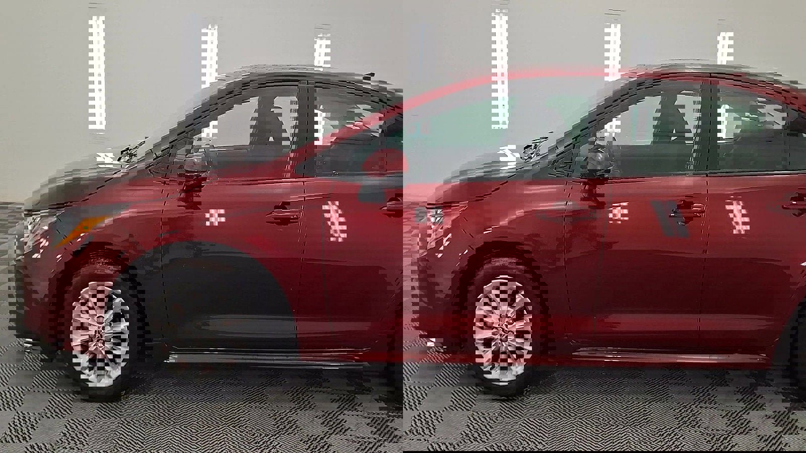 Used 2022 Toyota Corolla LE image 9