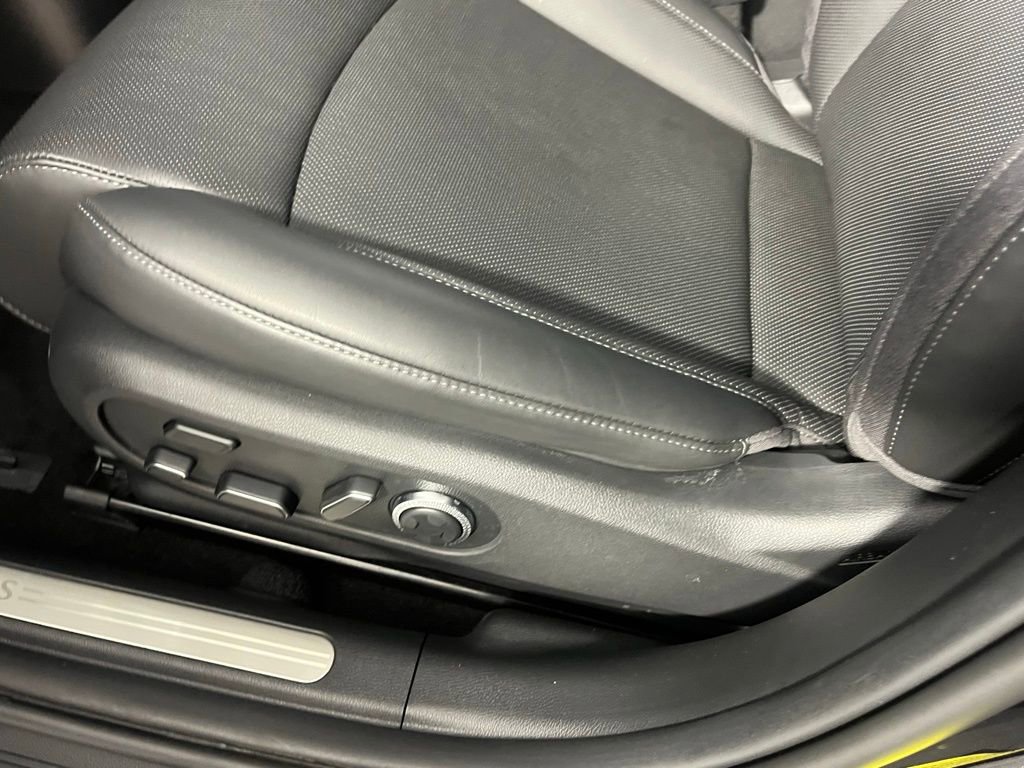 Used 2025 Genesis GV60 RWD image 27