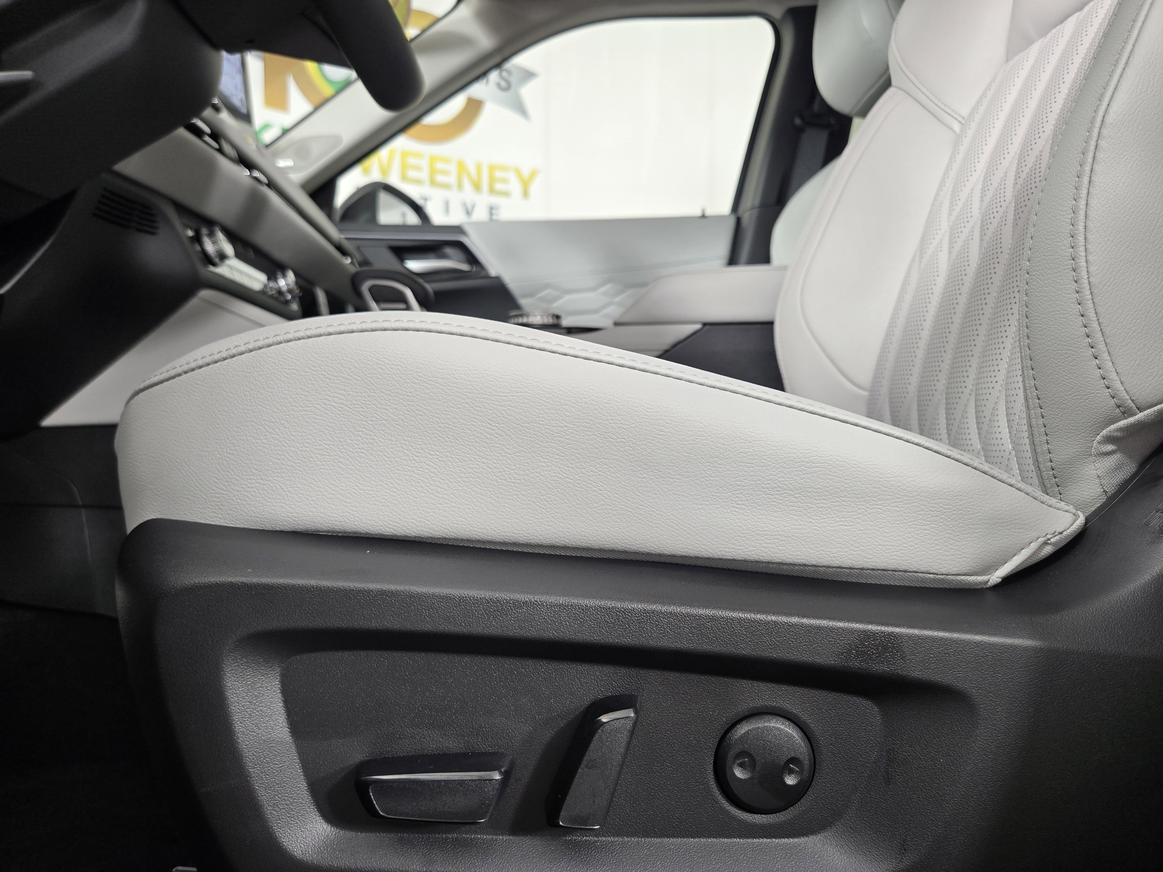 New 2025 Mitsubishi Outlander SEL image 31