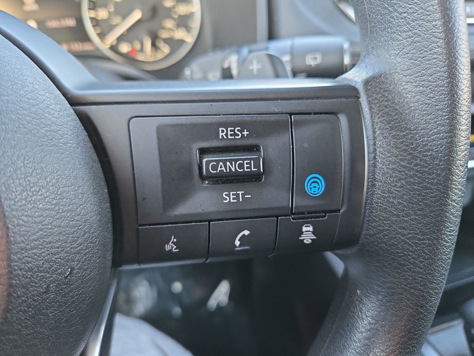 Used 2024 Nissan Rogue SV image 20