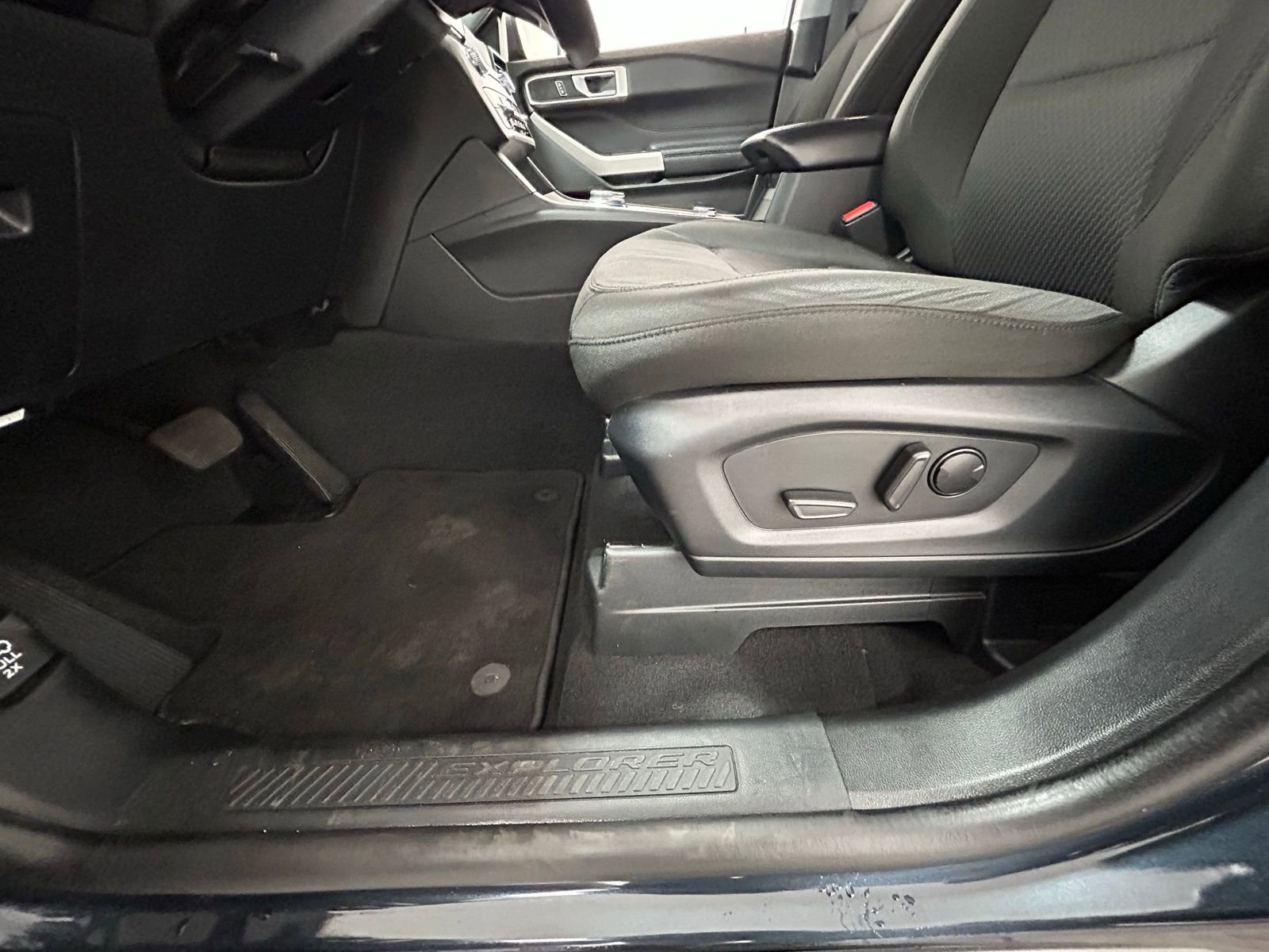 Used 2023 Ford Explorer XLT w/ Class IV Trailer Tow Package image 30