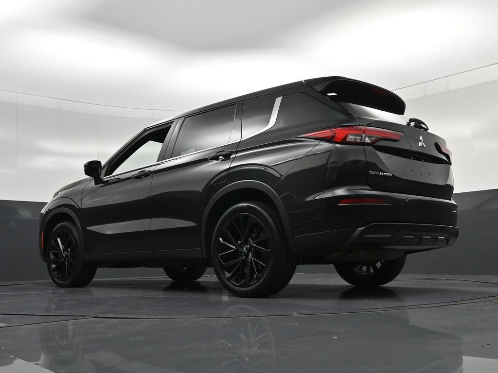Used 2023 Mitsubishi Outlander SE FWD image 25
