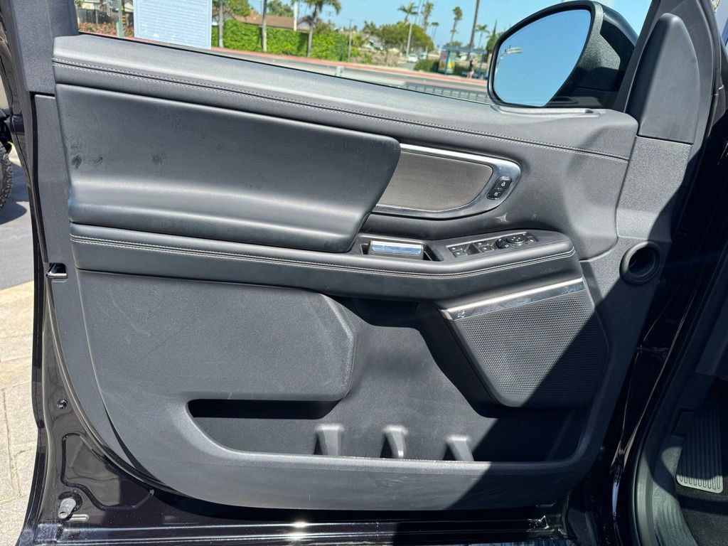 Used 2025 Ford Expedition Platinum AWD/4WD image 19