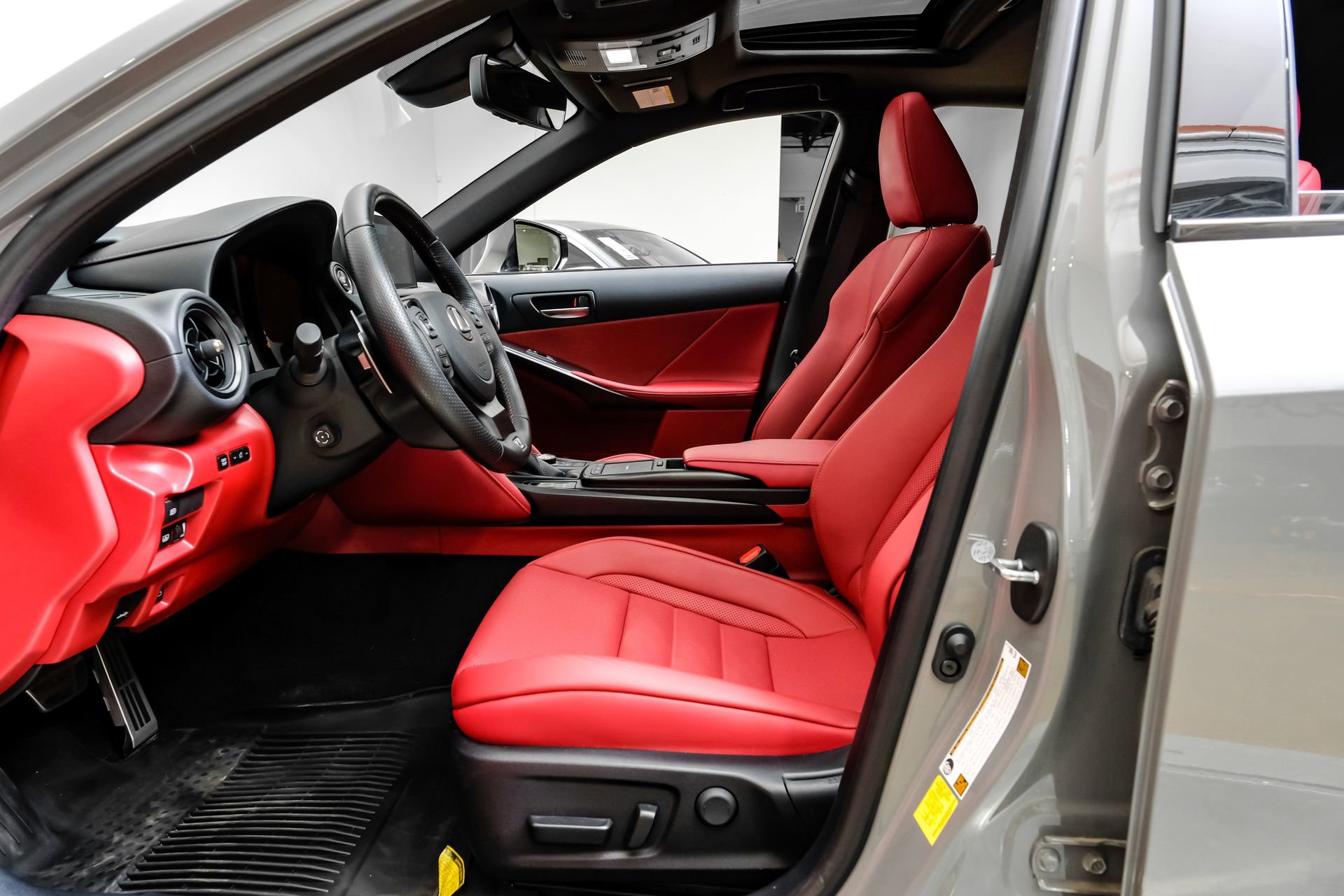 Used 2024 Lexus IS 500 image 4