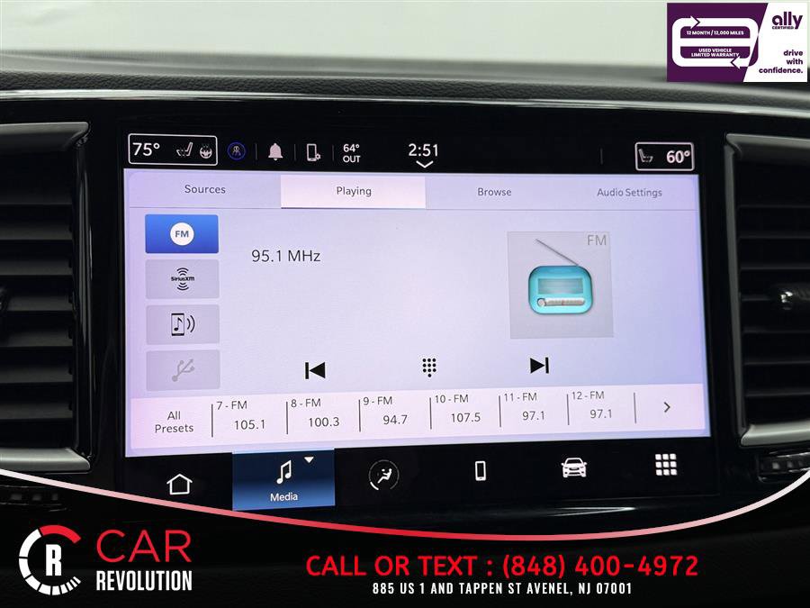 Used 2023 Chrysler Pacifica Touring-L FWD image 23