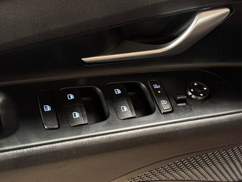 Used 2024 Hyundai Elantra SEL image 34