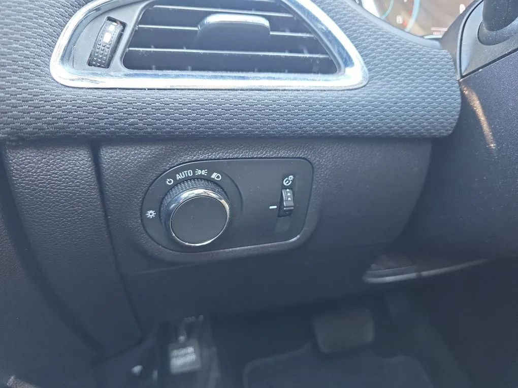 Used 2017 Chevrolet Cruze LS FWD image 19