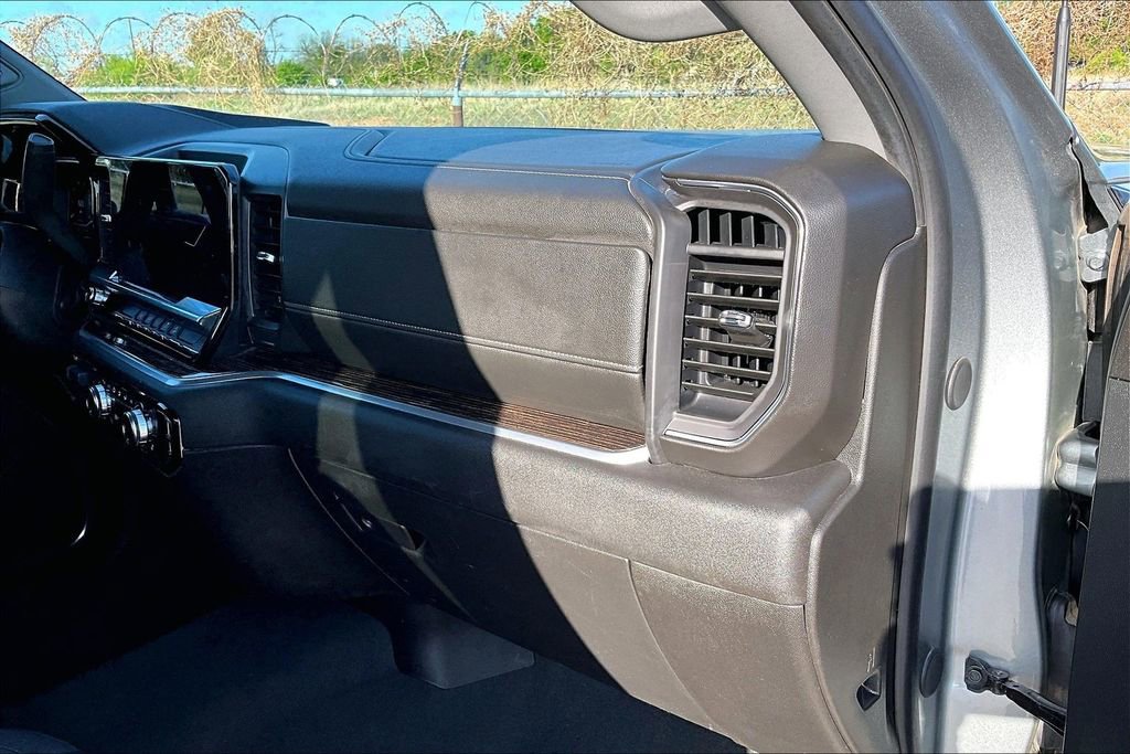 Used 2024 GMC Sierra 2500 SLE w/ SLE Convenience Package image 18