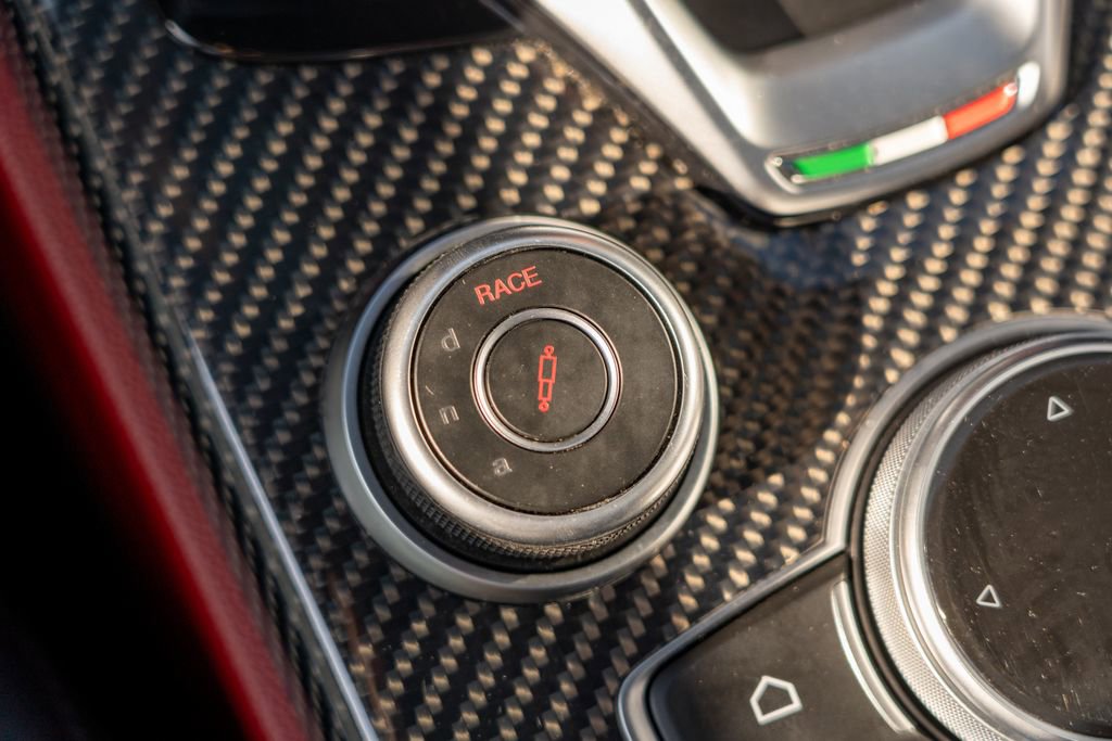 Used 2021 Alfa Romeo Stelvio Quadrifoglio image 29