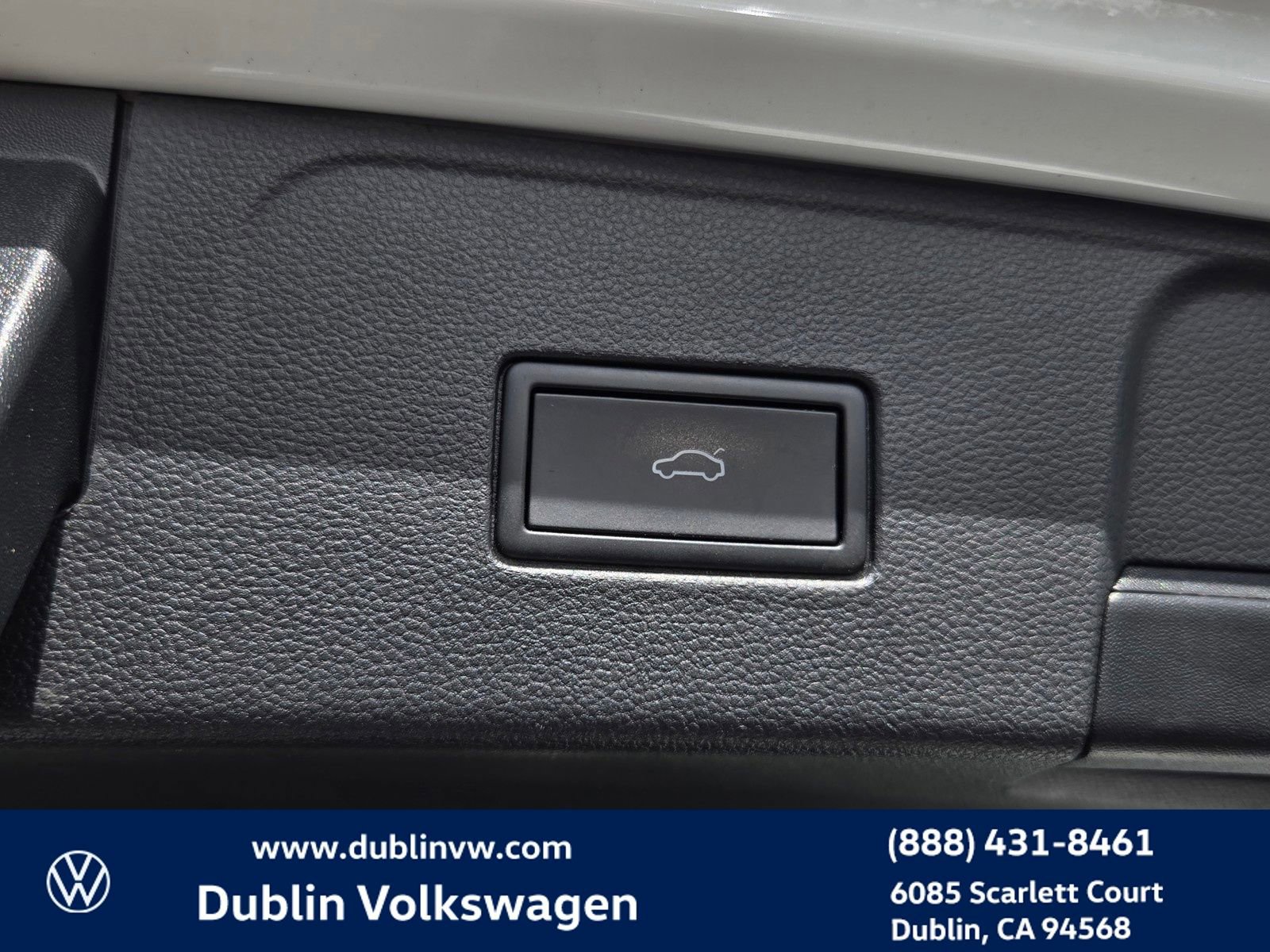 Certified 2024 Volkswagen Atlas SEL Premium R-Line image 27