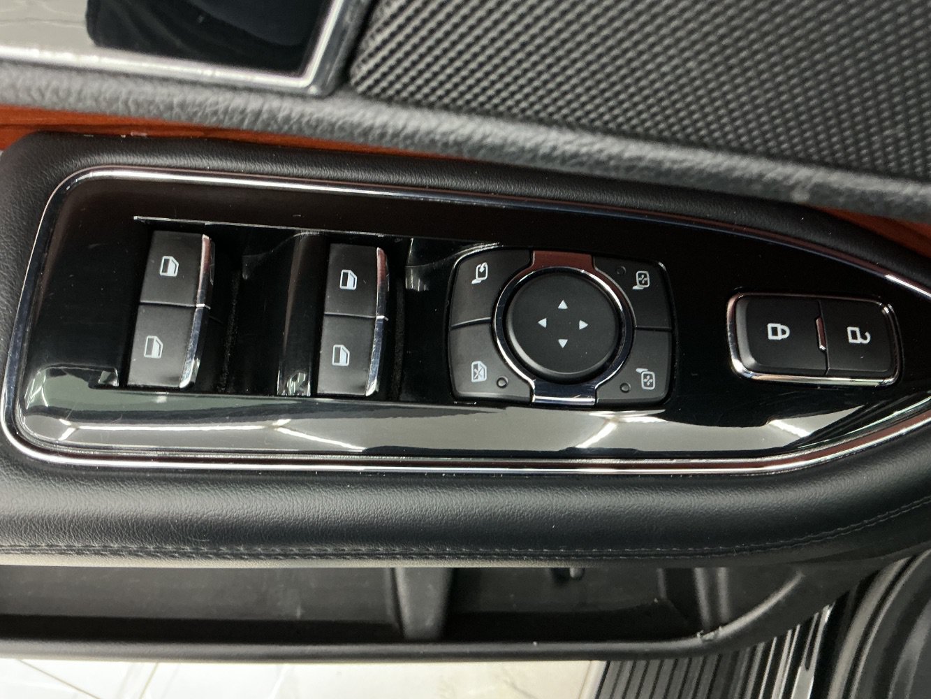 Used 2018 Lincoln Navigator Premiere RWD image 43