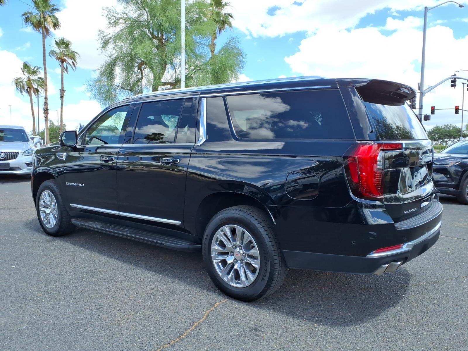 Used 2025 GMC Yukon XL Denali AWD/4WD image 7