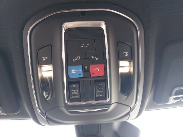 New 2025 Jeep Grand Cherokee Laredo image 15