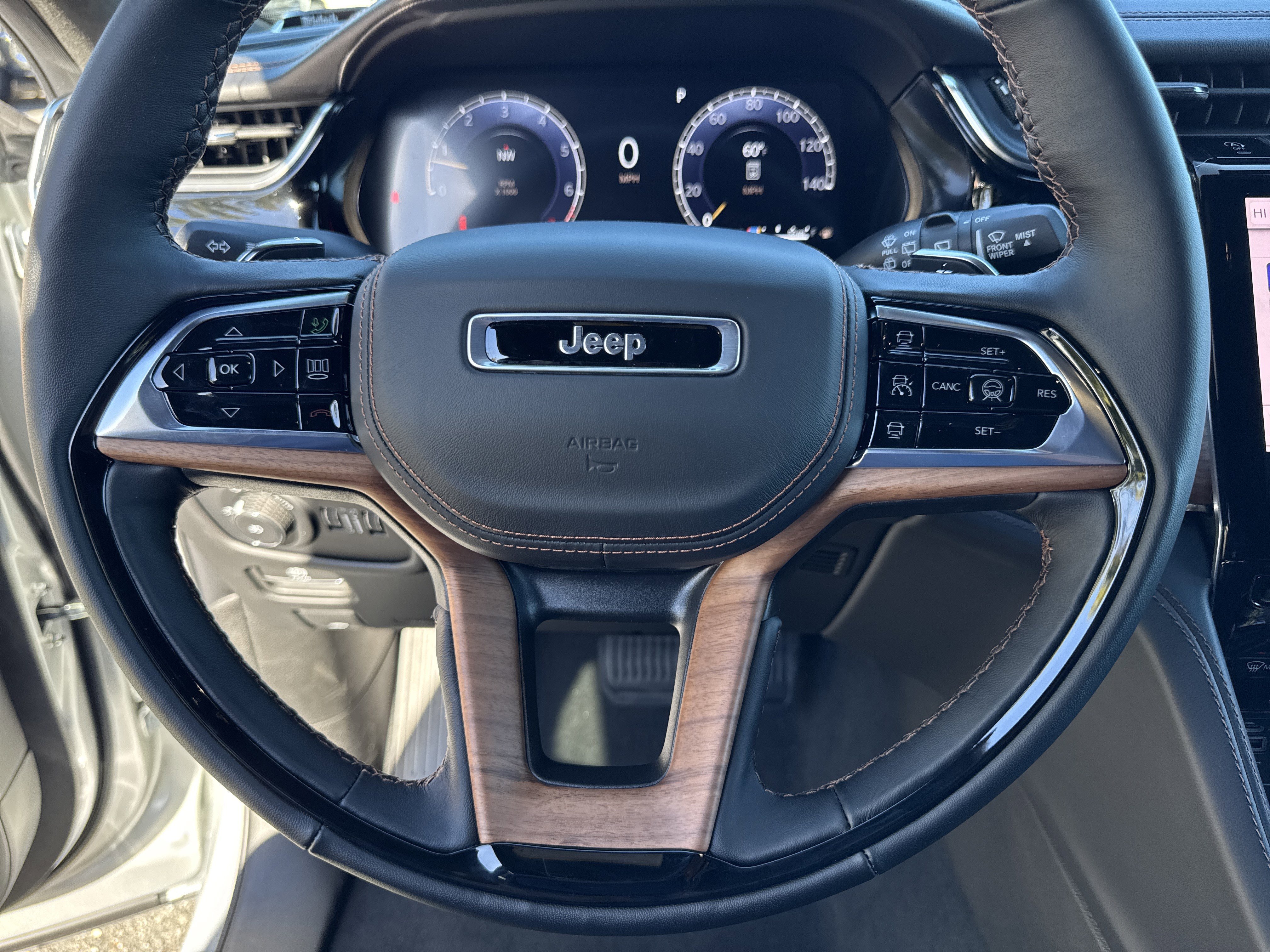 New 2025 Jeep Grand Cherokee L Summit image 7