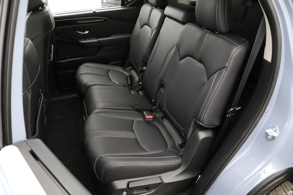 Used 2023 Honda Pilot Touring image 10