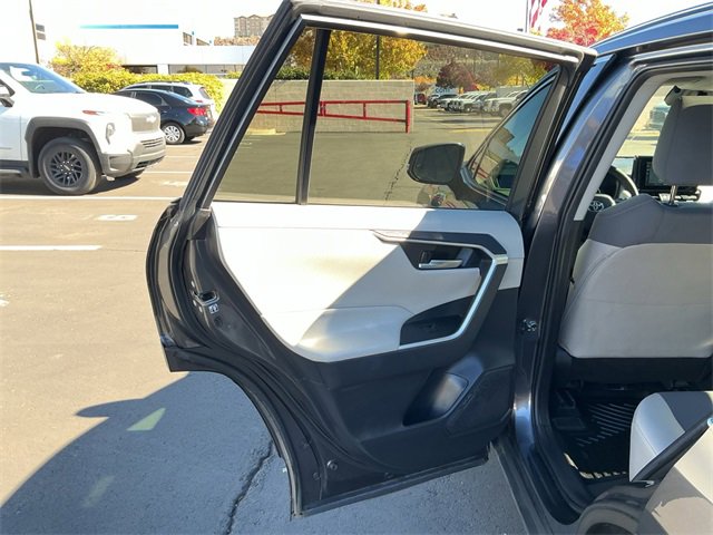 Used 2019 Toyota RAV4 XLE image 18