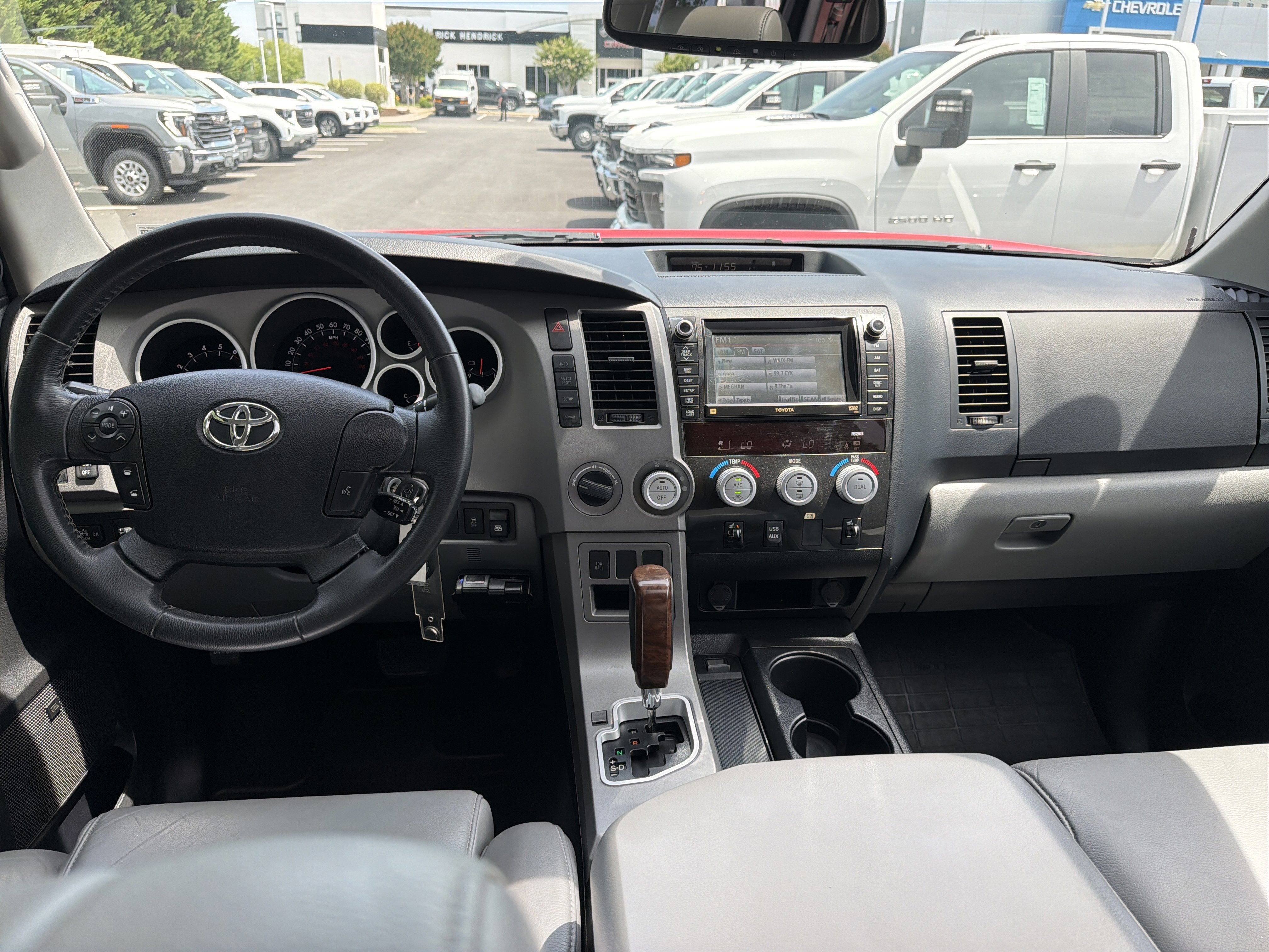 Used 2013 Toyota Tundra Limited w/ Memory Pkg AWD/4WD image 30