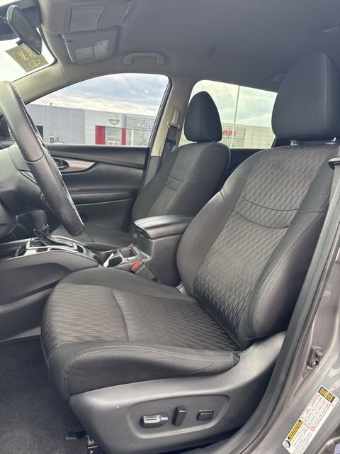 Certified 2019 Nissan Rogue SV image 9