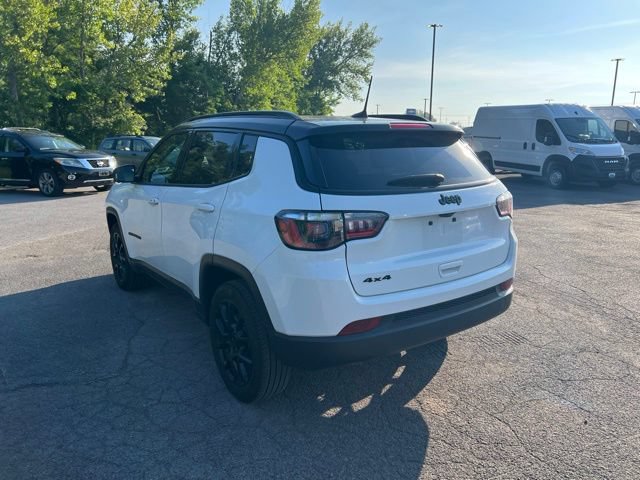 Used 2023 Jeep Compass Latitude w/ Sun and Sound Group AWD/4WD image 4