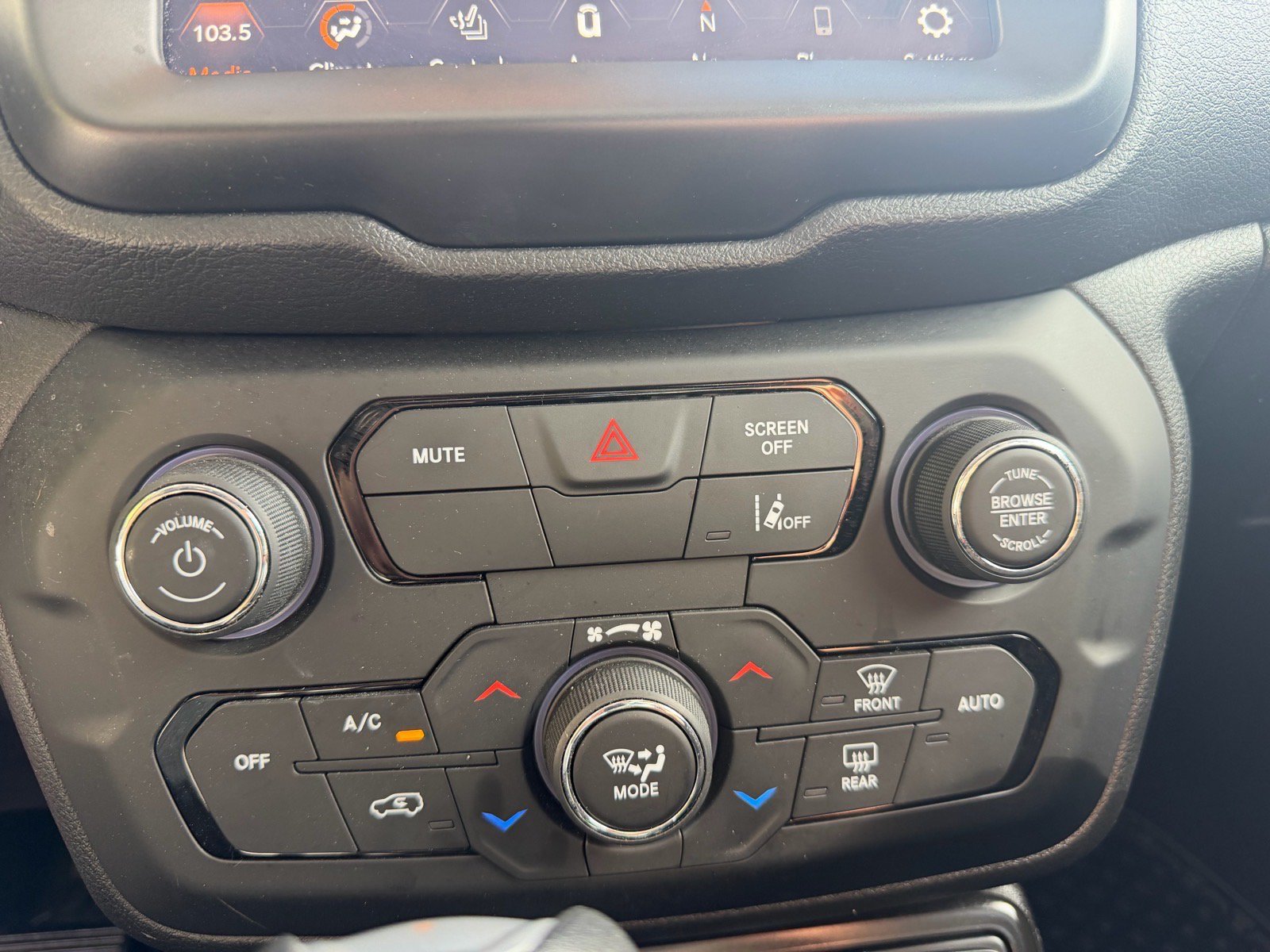 Used 2023 Jeep Renegade Latitude w/ Sun/Sound Group AWD/4WD image 36