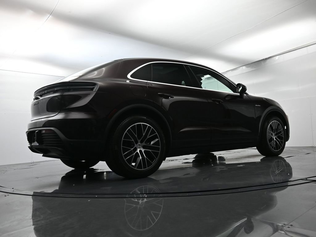Certified 2025 Porsche Macan 4 Electric image 52