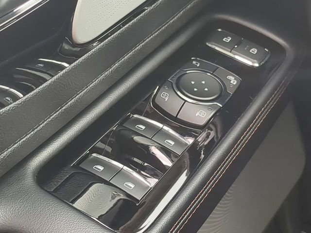 Used 2023 Lincoln Aviator Reserve w/ Equipment Group 201A image 16