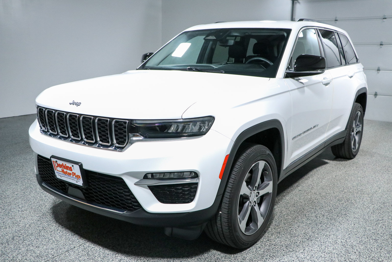 Used 2023 Jeep Grand Cherokee Limited AWD/4WD image 30