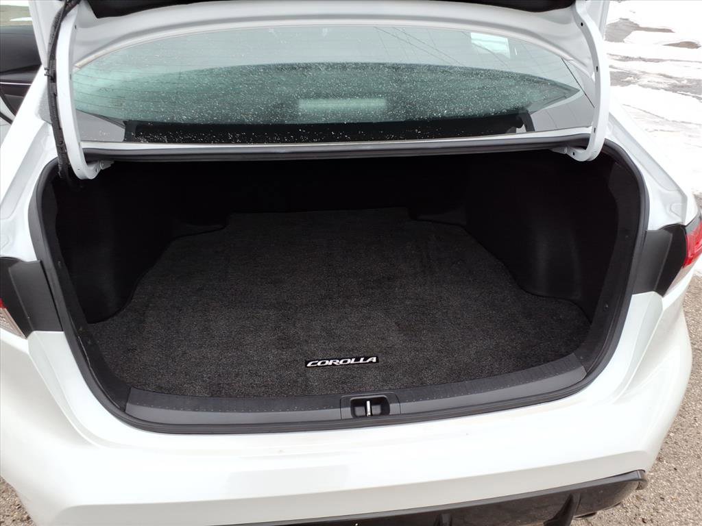 Used 2023 Toyota Corolla SE w/ Carpet Mat Package (TMS) image 12