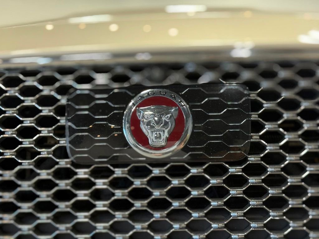 Used 2017 Jaguar XJ L Portfolio image 20