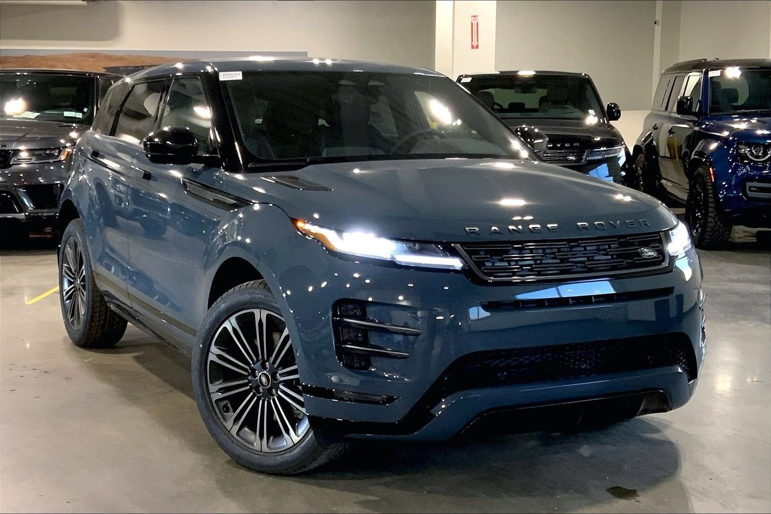 New 2026 Land Rover Range Rover Evoque Dynamic SE AWD/4WD image 2