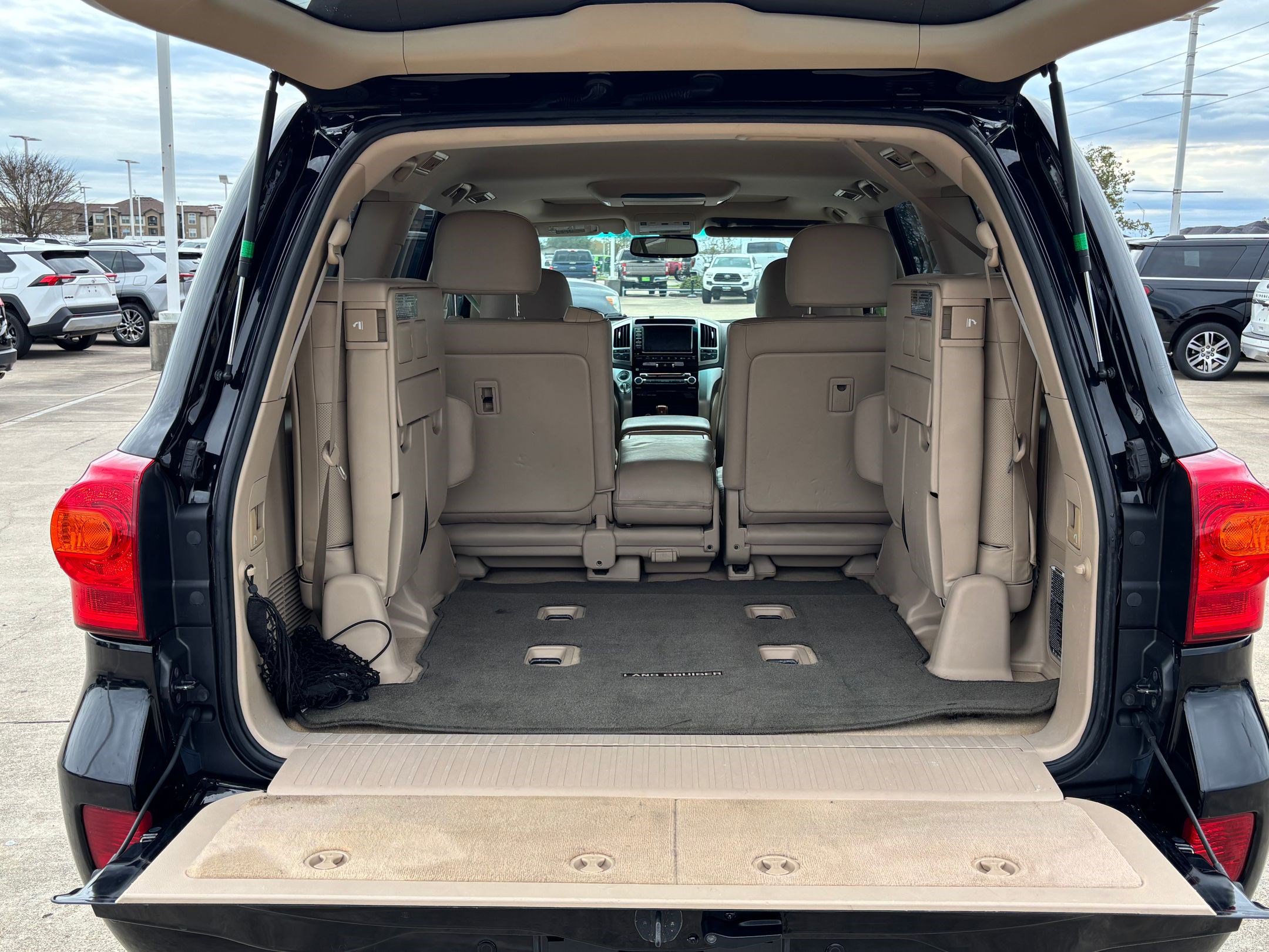 Used 2013 Toyota Land Cruiser image 25