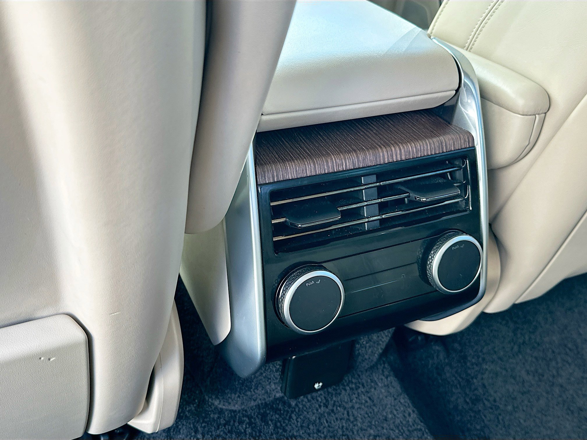 Used 2024 Land Rover Range Rover SE image 25