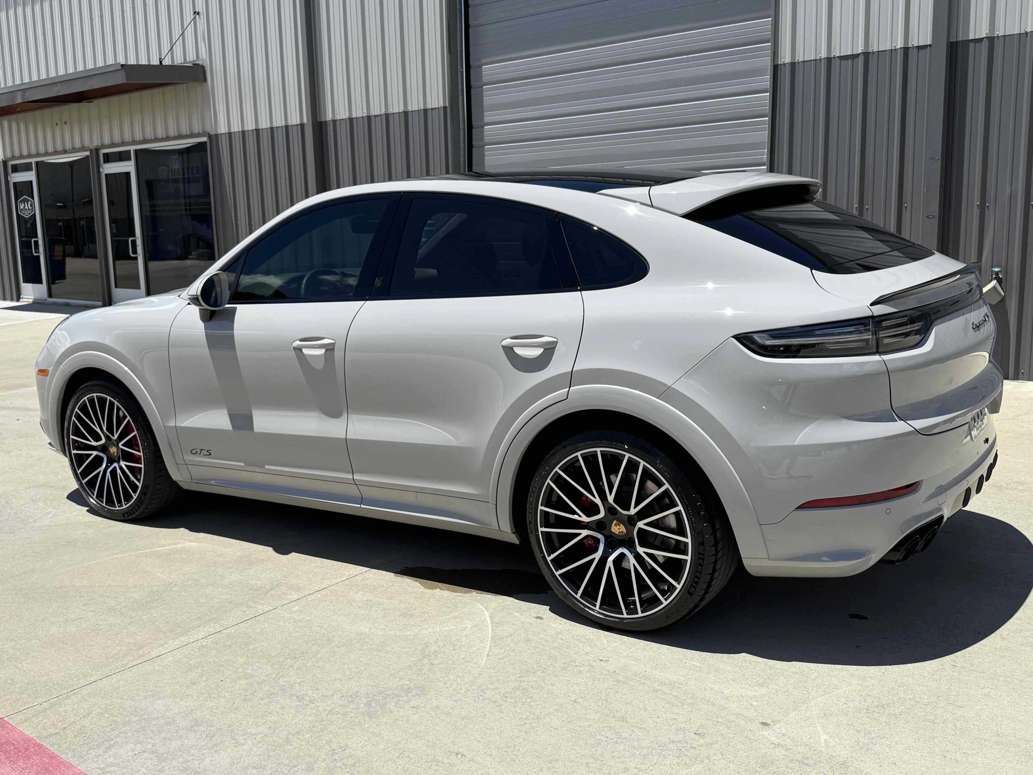 Used 2022 Porsche Cayenne GTS AWD/4WD image 92
