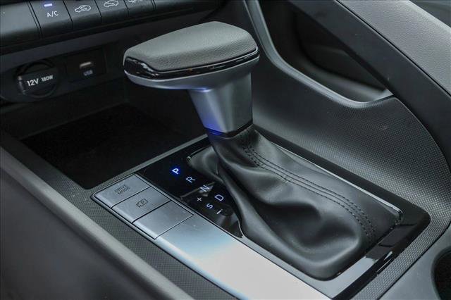Certified 2025 Hyundai Elantra SE image 21