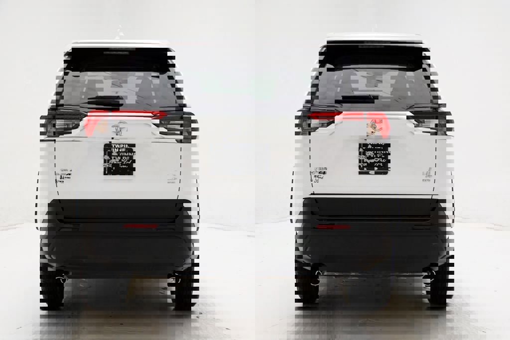 Used 2024 Toyota RAV4 LE image 7